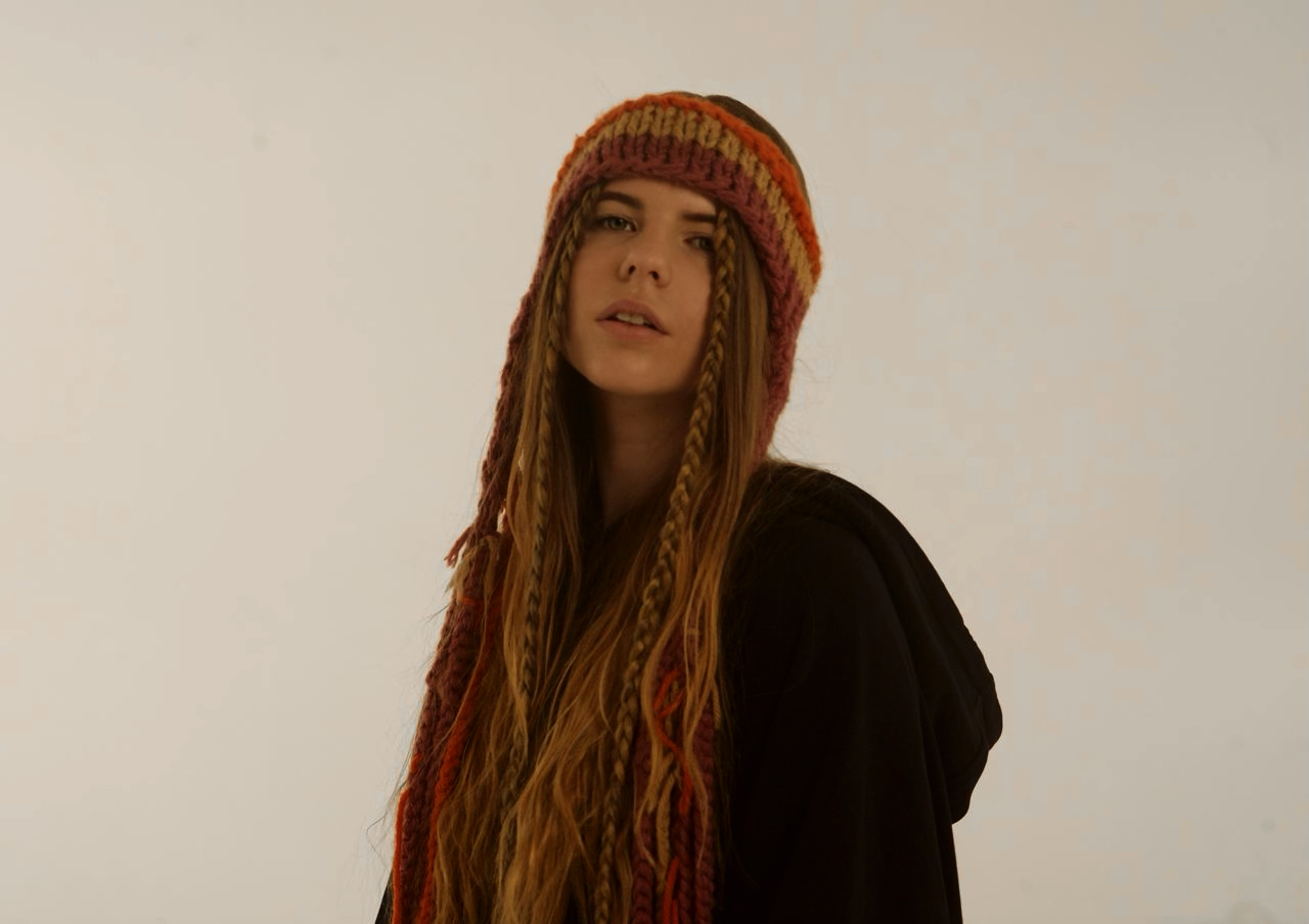 Скандальная звезда "Голосу країни" выпустила песню о детях, от которой мурашки по телу